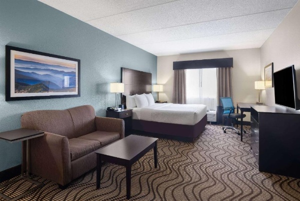 La Quinta Inn & Suites by Wyndham Knoxville Airport image 13