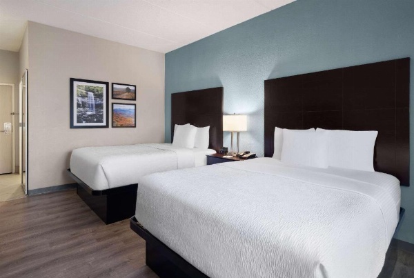 La Quinta Inn & Suites by Wyndham Knoxville Airport image 23
