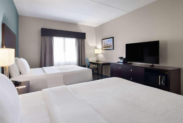 La Quinta Inn & Suites by Wyndham Knoxville Airport image 25