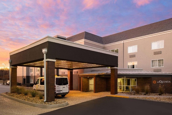 La Quinta Inn & Suites by Wyndham Knoxville Airport image 3