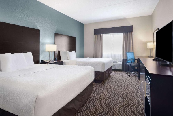 La Quinta Inn & Suites by Wyndham Knoxville Airport image 9